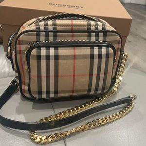 Burberry bag 100% authentic in great condition